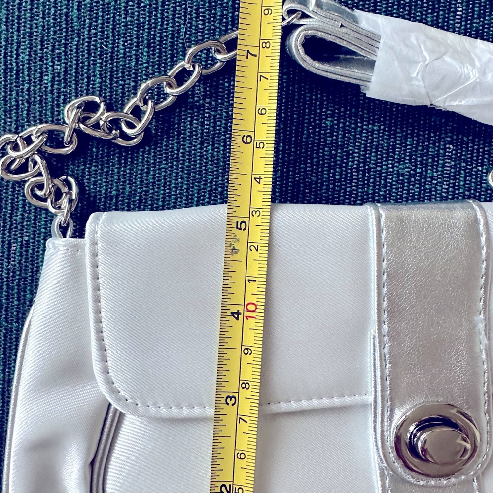 NWOT SILVER CLUTCH/ with chain strap - Picture 5 of 9